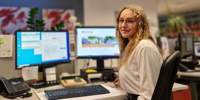 Isabel-Selena macht eine Ausbildung zur Kauffrau für Büromanagement im ASG Bauzentrum Albert Schäffer GmbH & Co.KG.